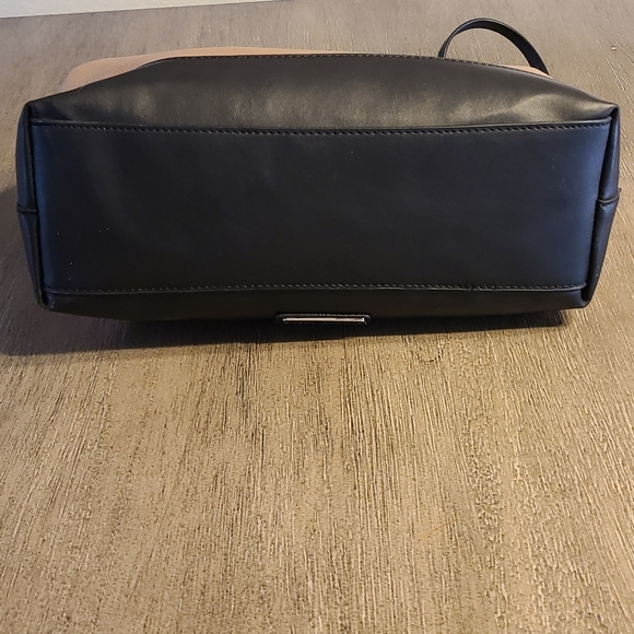 Adrienne Vittadini Tote - Picture 5 of 12